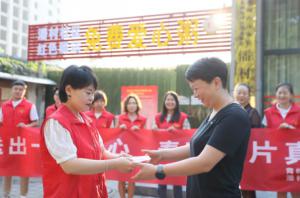 傳遞愛(ài)心，弘揚(yáng)美德 給孤寡老人和環(huán)衛(wèi)工人送愛(ài)心早餐志愿活動(dòng)----青峰創(chuàng)元集團(tuán)螢火蟲(chóng)愛(ài)心活動(dòng)第165期